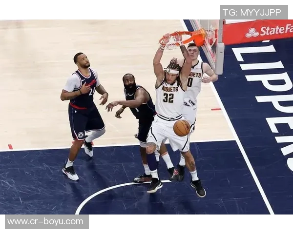 戈登今日扣篮表现引发约基奇疑惑他究竟何时完成了这精彩一扣