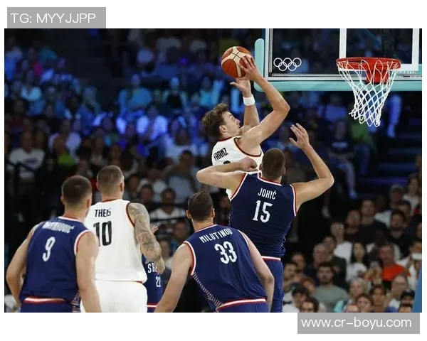 双塔组合表现出色小莫布里与阿伦半场联手贡献15分8篮板助力球队