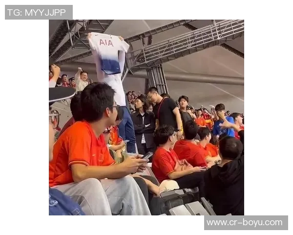 杨立瑜遭球迷怒斥:何必与阿猫阿狗争执真该给球迷竖中指 杨立瑜遭球迷怒斥:何必与阿猫阿狗争执真该给球迷竖中指