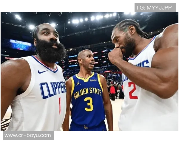 快船队员时尚便装入场哈登与伦纳德携手全员出击迎战新挑战