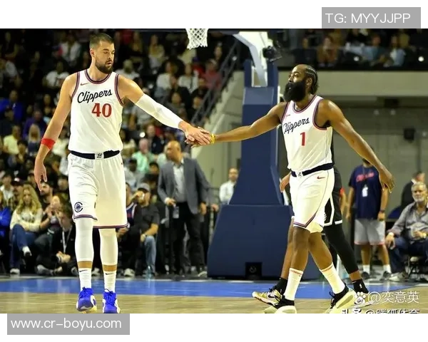 逆境中詹姆斯独揽36分队友失常卡佩拉拼尽全力保住最后尊严